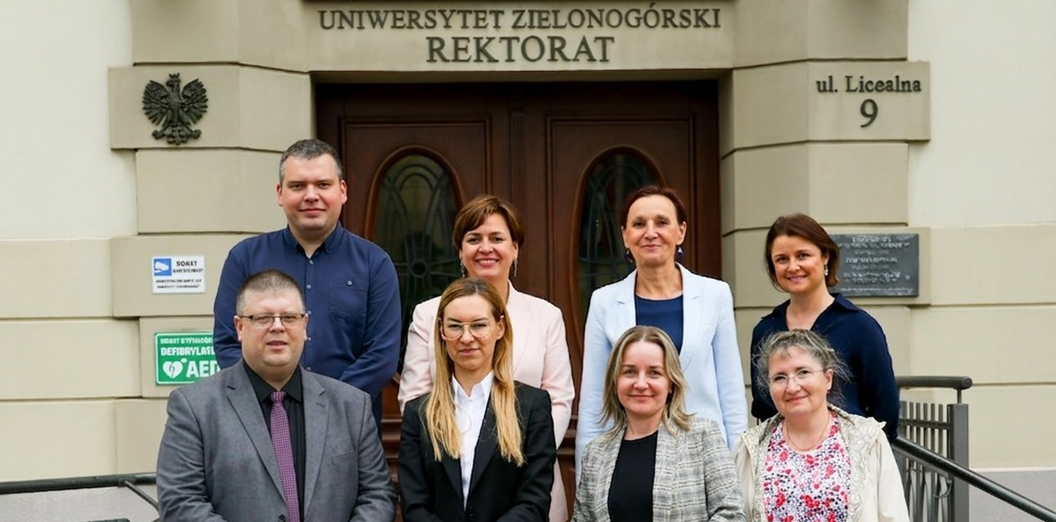 Prorektor ds. Nauki i Współpracy z Zagranicą prof. dr hab. inż. Justyna Patalas-Maliszewska z Zespołem Badawczym UZ ds. OzN