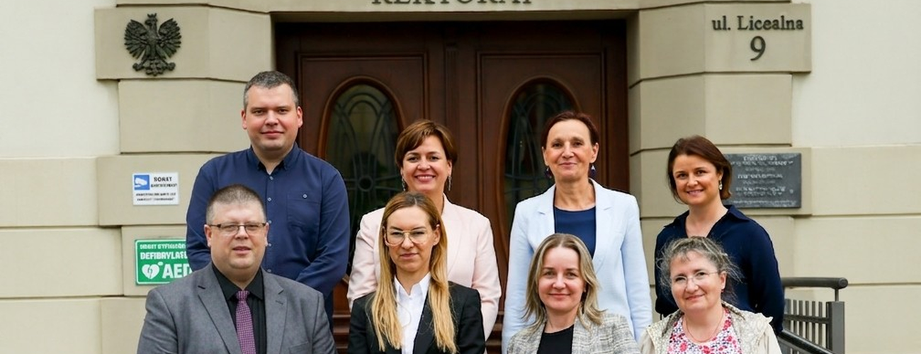 Prorektor ds. Nauki i Współpracy z Zagranicą prof. dr hab. inż. Justyna Patalas-Maliszewska z Zespołem Badawczym UZ ds. OzN